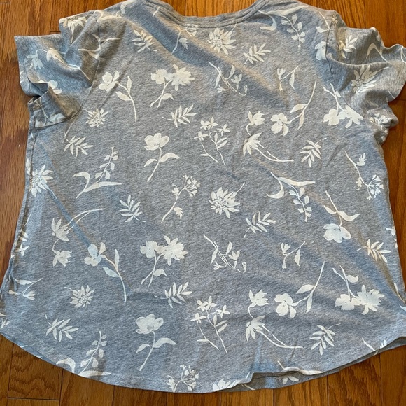 Old Navy Floral Tee Shirt - Picture 6 of 6